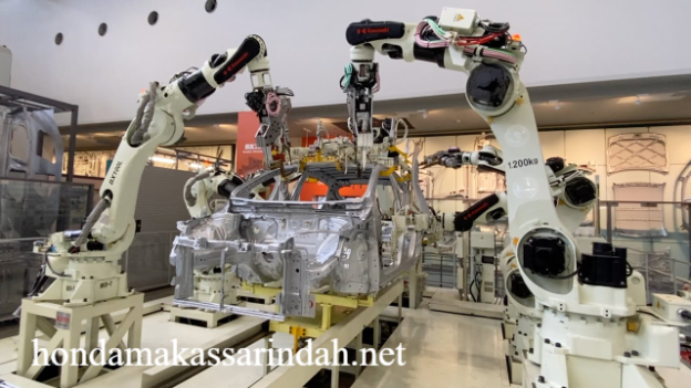 Produksi Mobil Menggunakan Teknologi Robotik